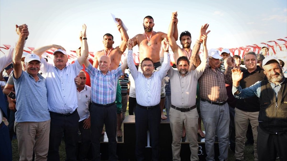 Geleneksel Erzurum Ovası Güreş Festivali'nde Rıza Yıldırım başpehlivan oldu
