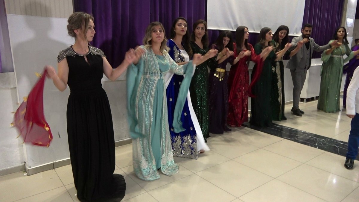 Gelin Mardin'den, misafirler Fransa'dan