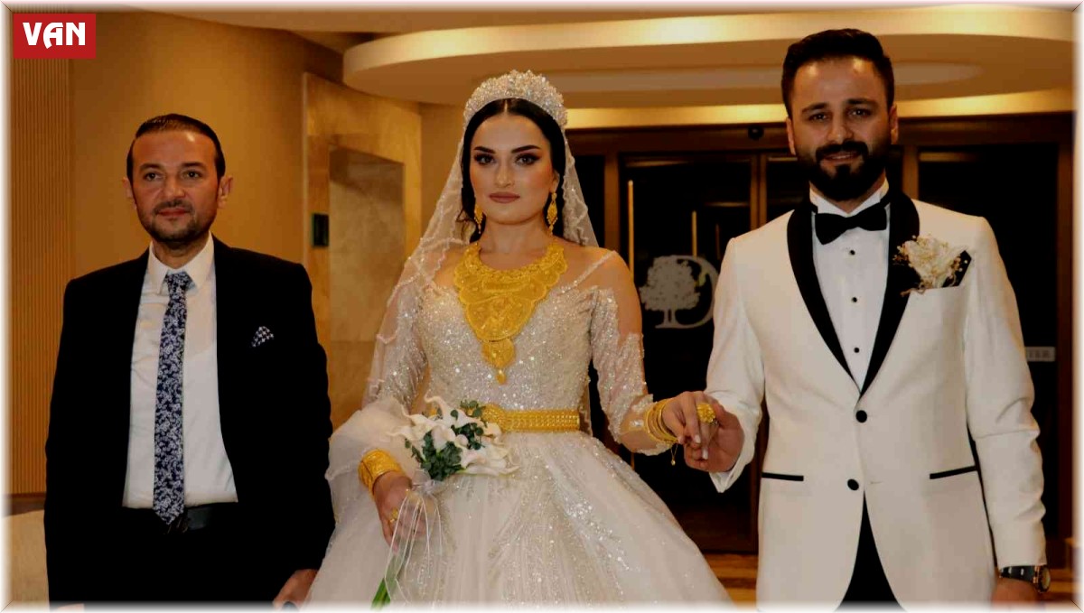 Gelin ve damada 4 milyon TL'lik takı takıldı