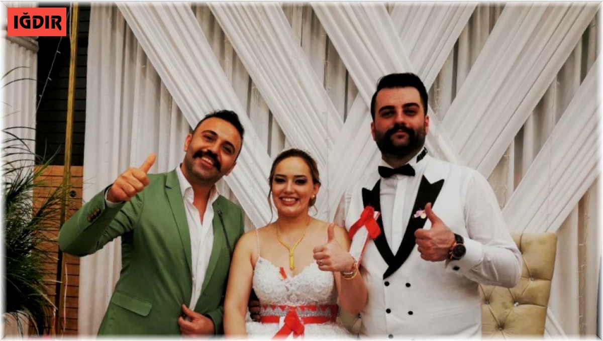 Gelin ve damada arkadaşından uçak bileti