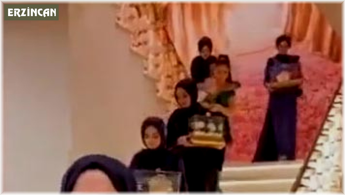 Geline takılan altın ve setlerin görüntüsü dikkat çekti