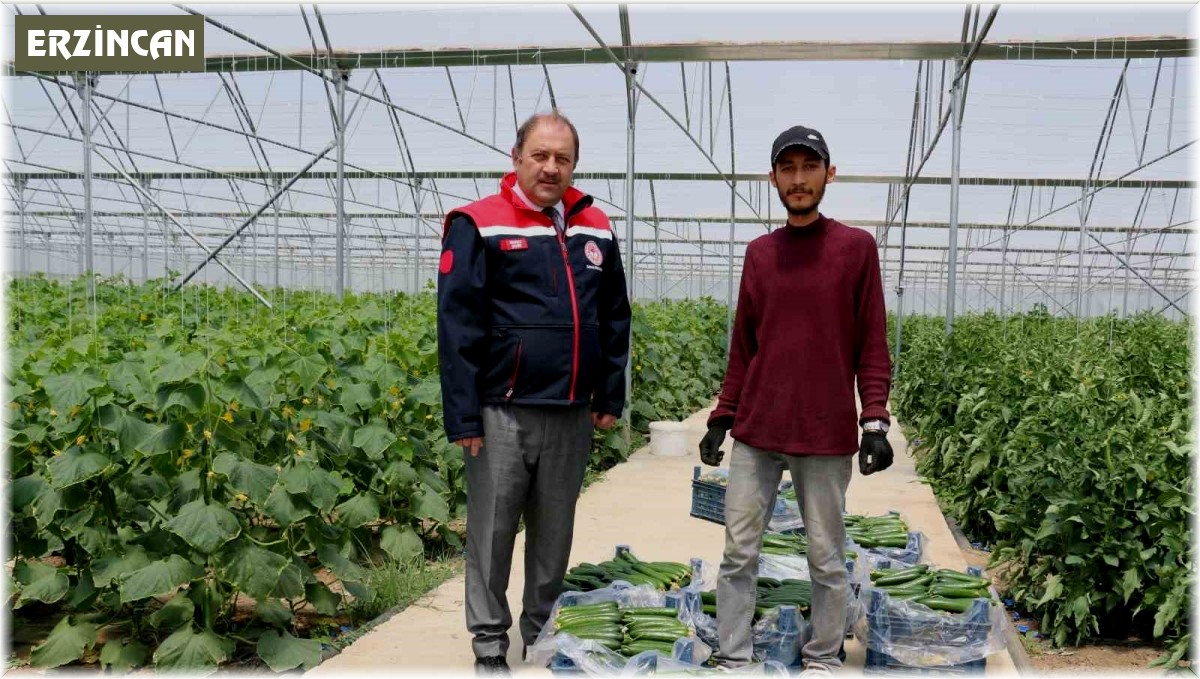 Genç çiftçinin hasat sevinci