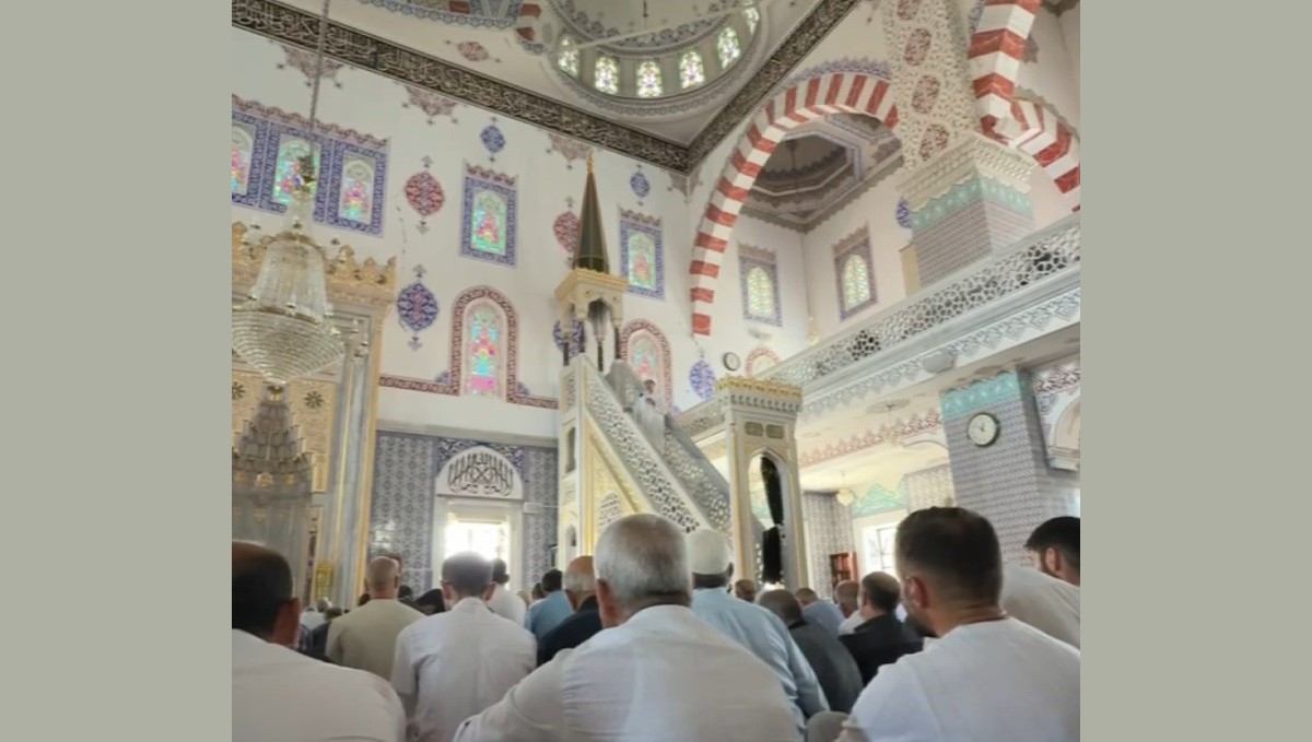 Genç hafızın Ayasofya hayali: İlk Cuma namazını Saray Camisi'nde kıldırdı