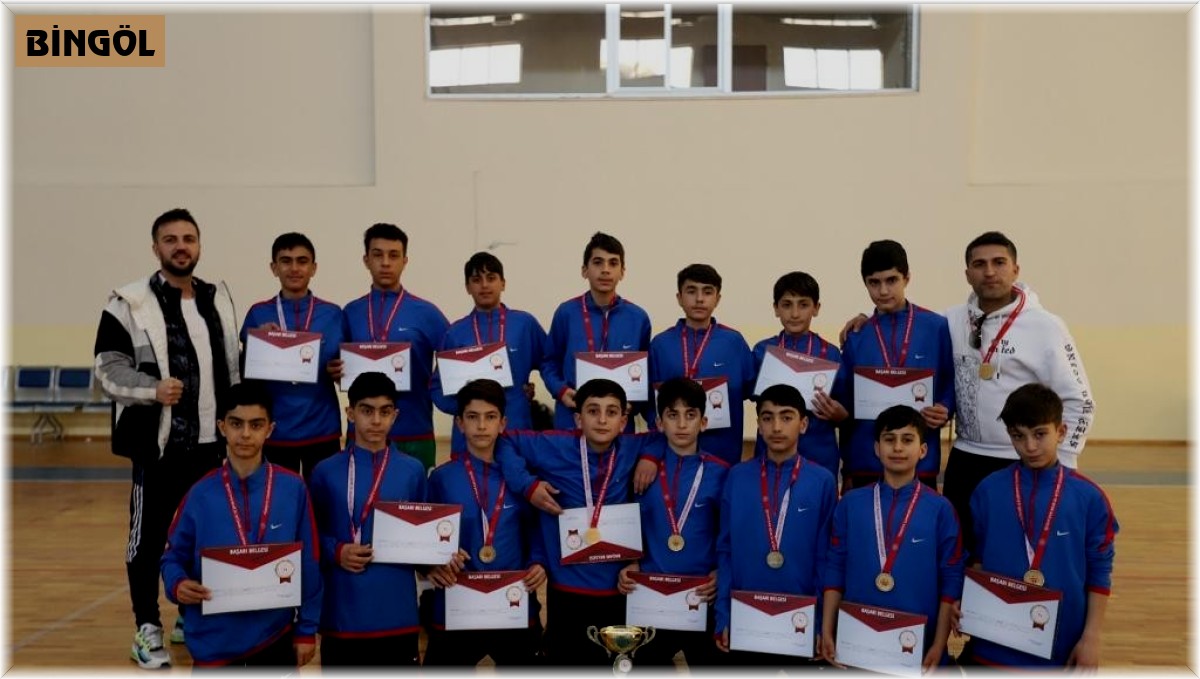 Genç hentbol takımı yarı finale yükseldi