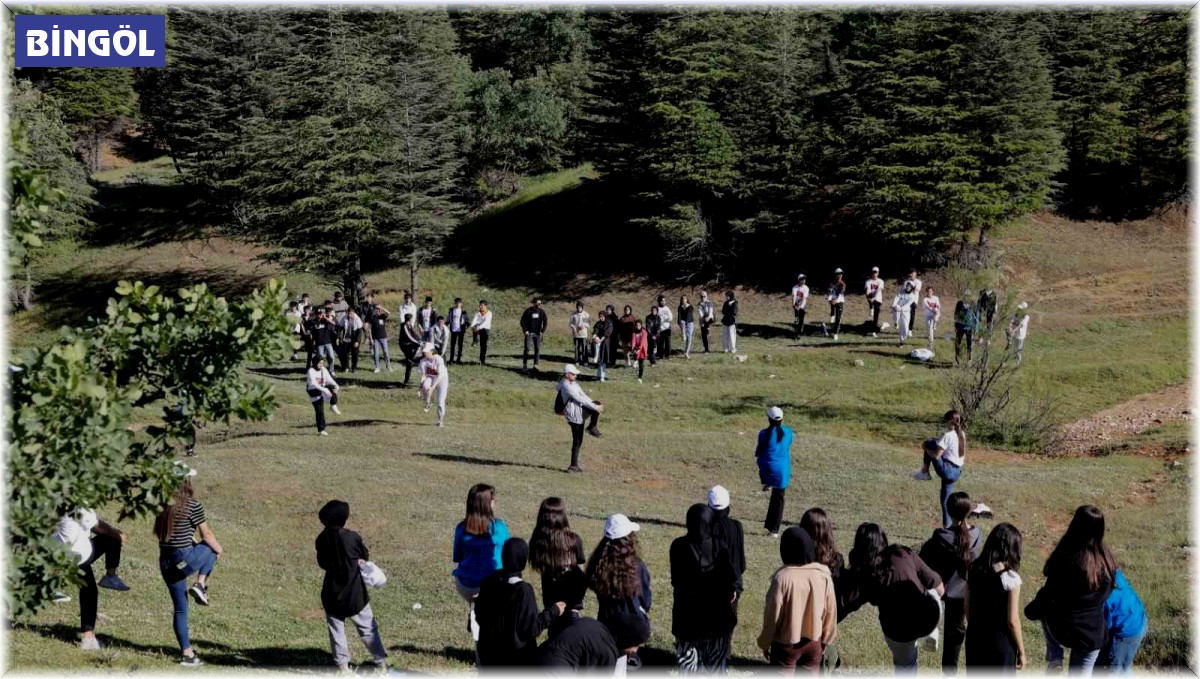 Genç ilçesinde doğa yürüyüşü etkinliği