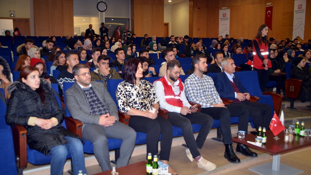 Genç Kızılay Genel Başkanı Çalışkan, üniversite öğrencilerine konferans verdi