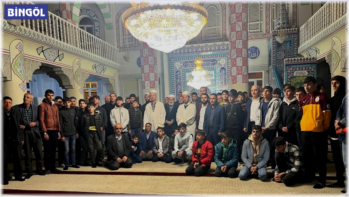 Genç'te öğrenciler sabah namazında buluştu