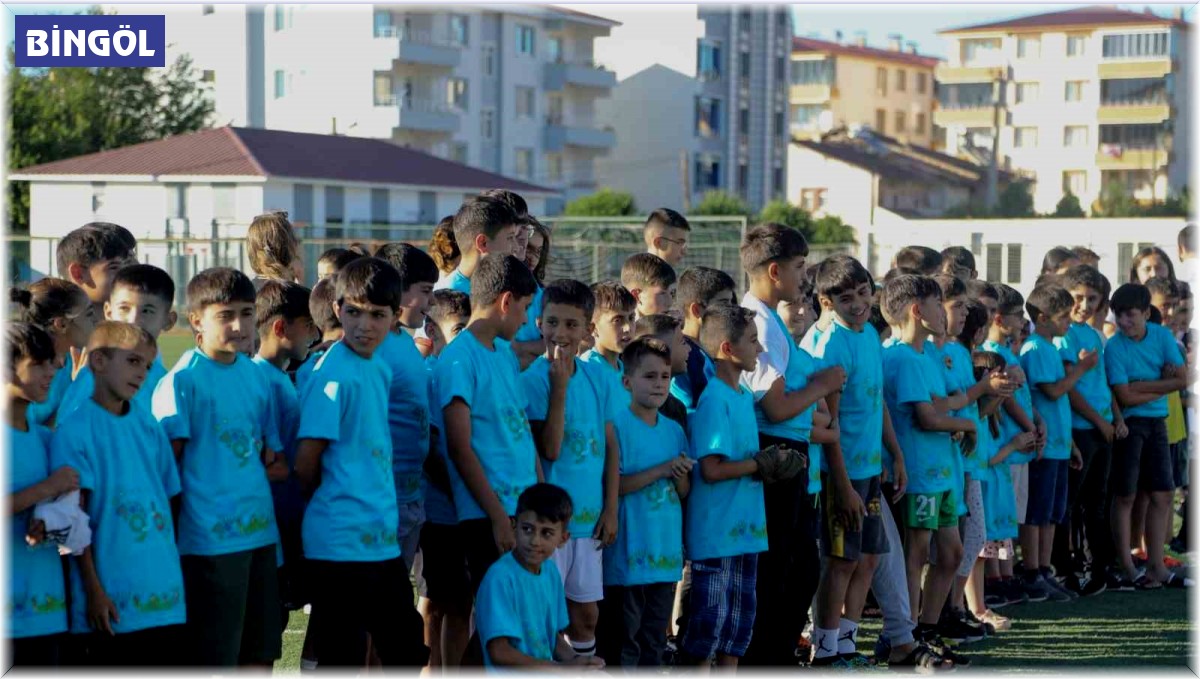Genç'te yaz spor okullarının açılışı yapıldı