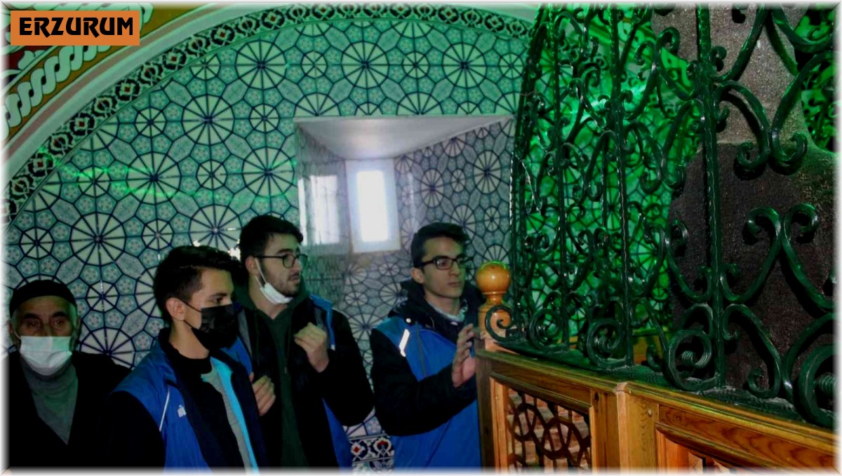 Genç ve yaşlı vatandaşlar tarihi mekanları gezdiler