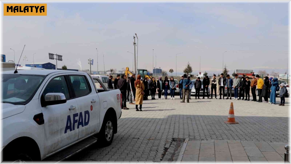 Gençler arama kurtarmayı yerinde öğrendi