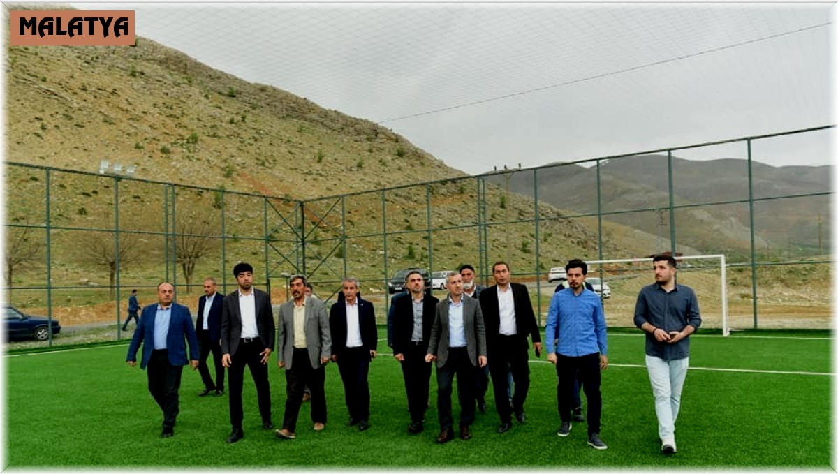 Gençler halı saha istedi, Başkan Çınar yerine getirdi