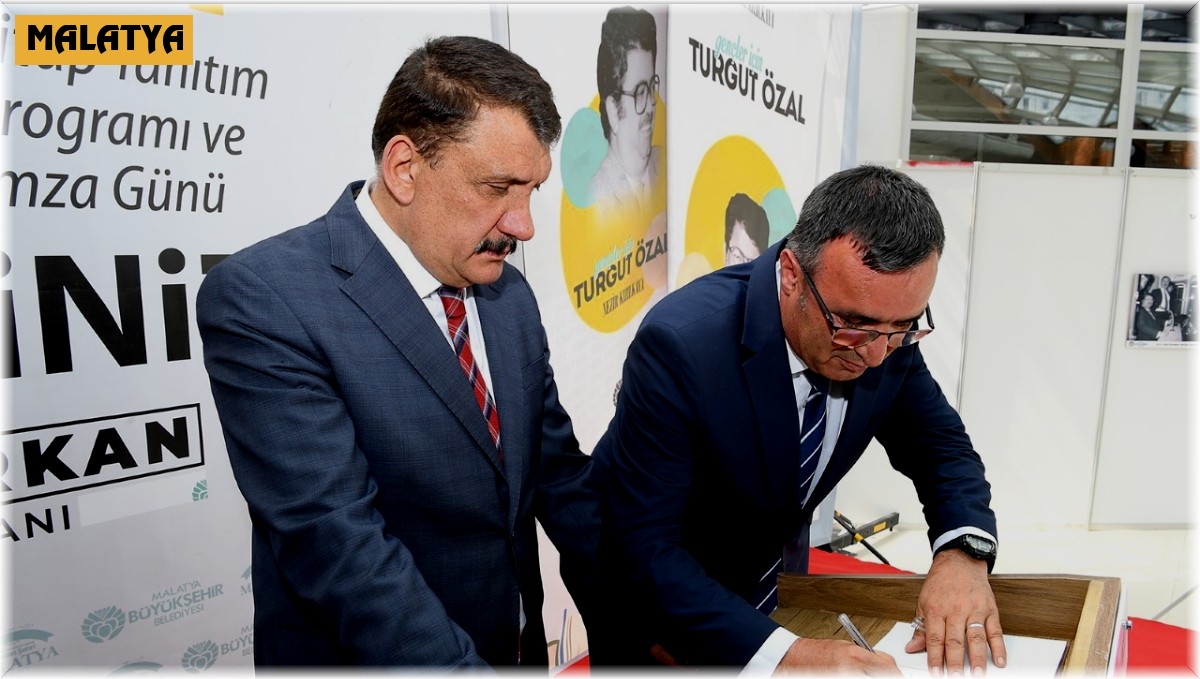 'Gençler İçin Turgut Özal' kitabı, kitapseverlerle buluştu