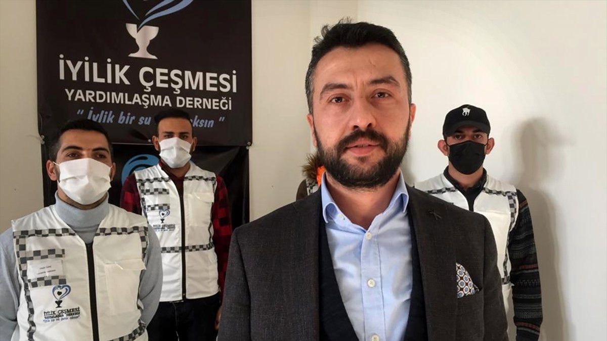 Gençler köy köy gezip film ve müzik etkinliğiyle çocukların yüzünü güldürüyor