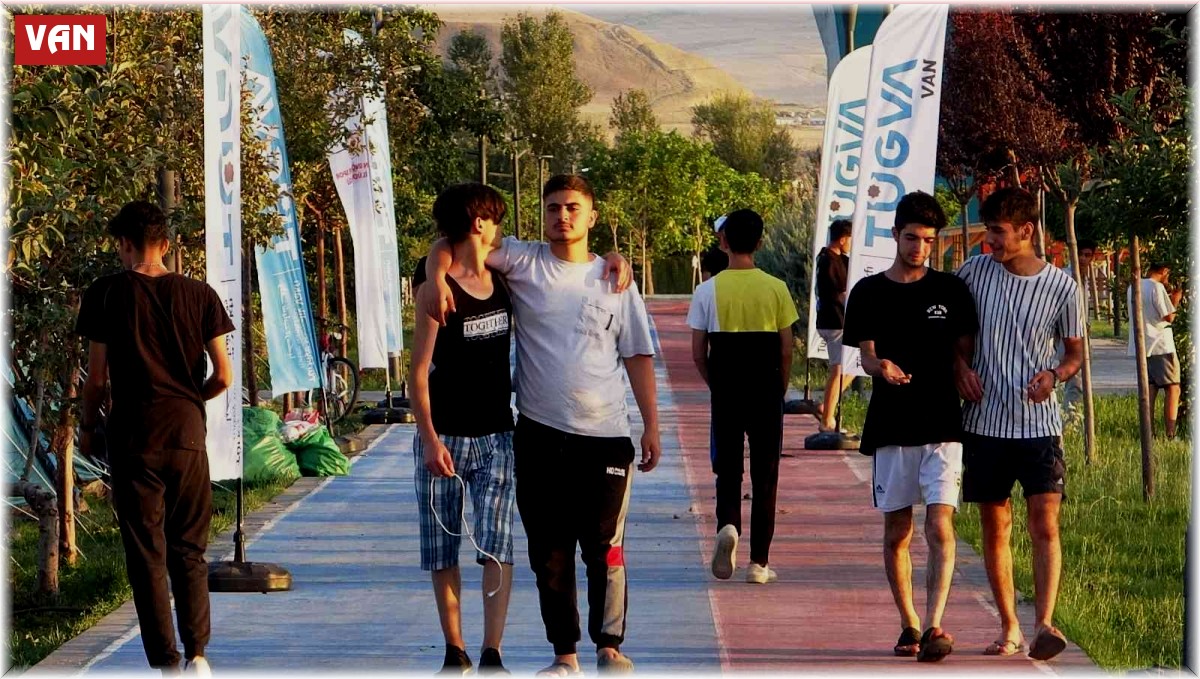 Gençler TÜGVA Doğa Kampı ile tatilin keyfini çıkarıyor