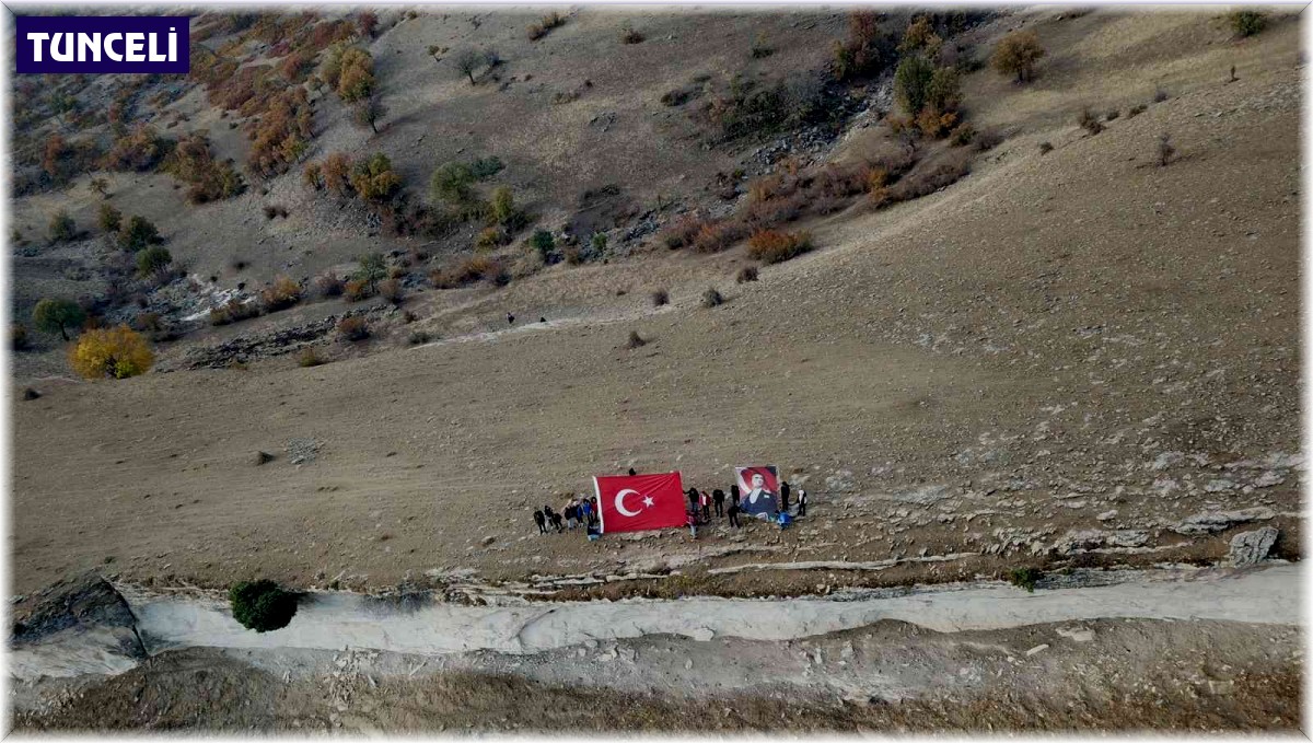 Gençler zirveye tırmanıp, Atatürk'ü andı