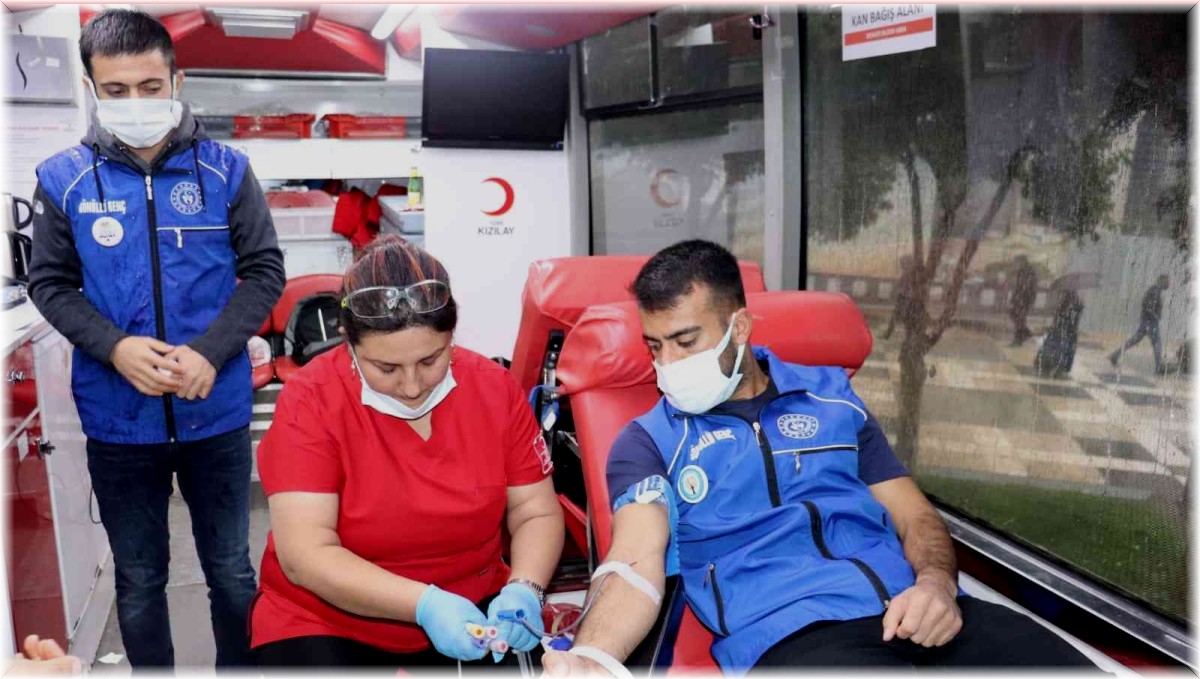 Gençlerden örnek hareket