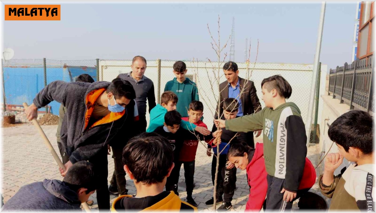 Gençlerden yeşillendirmeye katkı