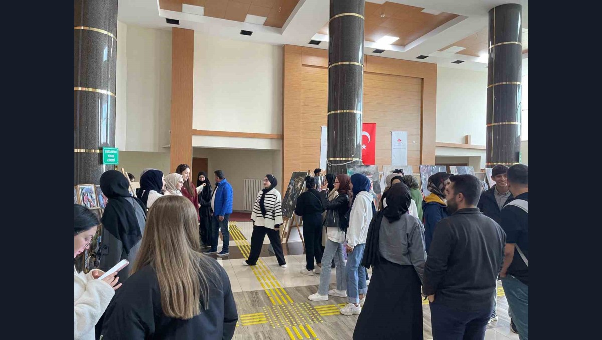 Gençlerin el emeği ürünleri görücüye çıktı