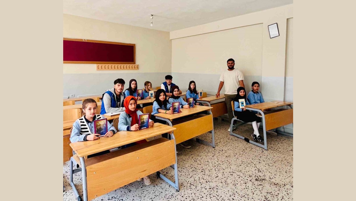 Gençlik Merkezi'nden öğrencilerle kitap okuma etkinliği