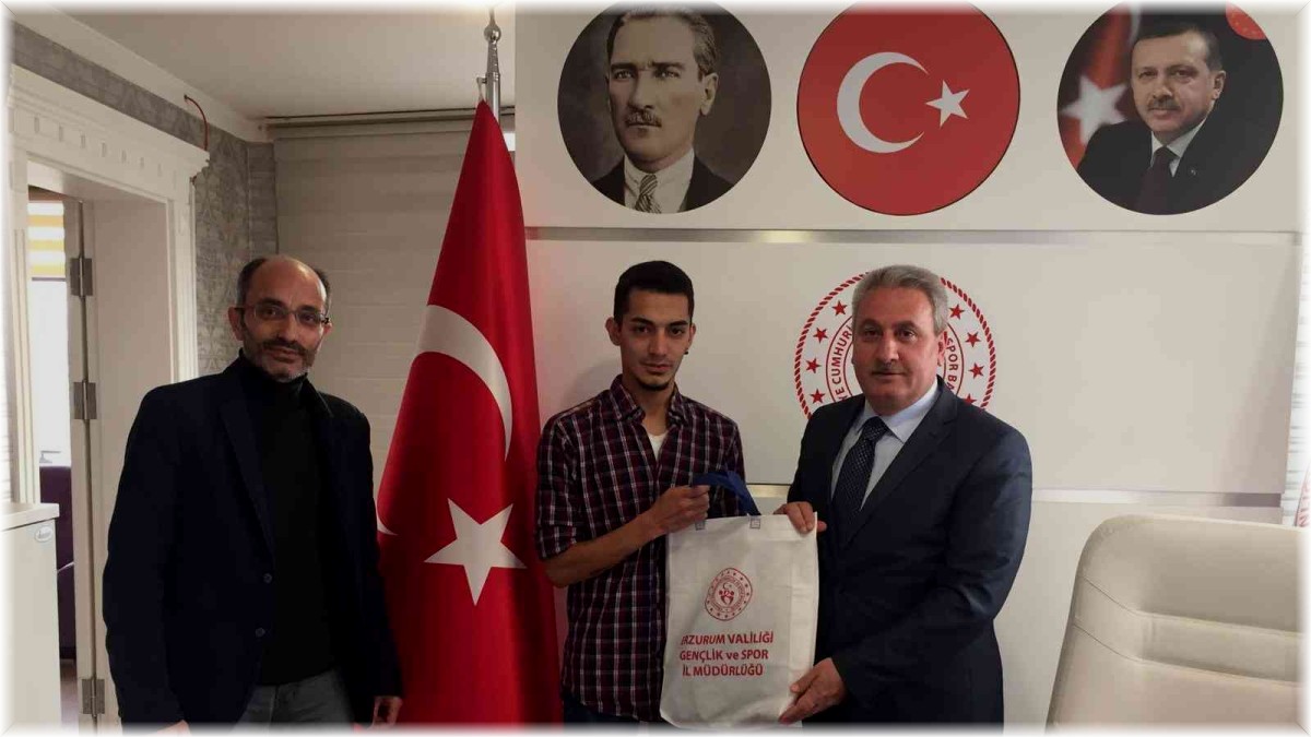 Gençlik spor için kulaç atacak