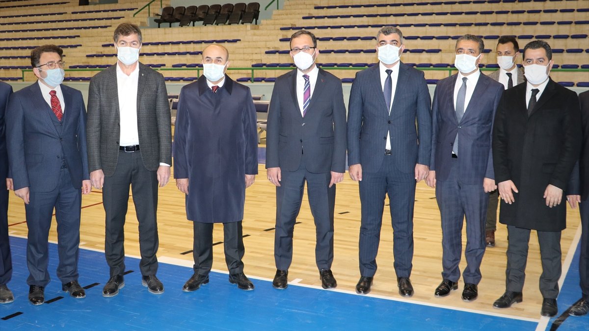 Gençlik ve Spor Bakanı Kasapoğlu, Mardin Kızıltepe'de ziyaretlerde bulundu