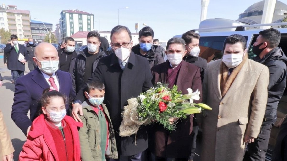 Gençlik ve Spor Bakanı Kasapoğlu, yatırım ve temaslar için Ağrı’da