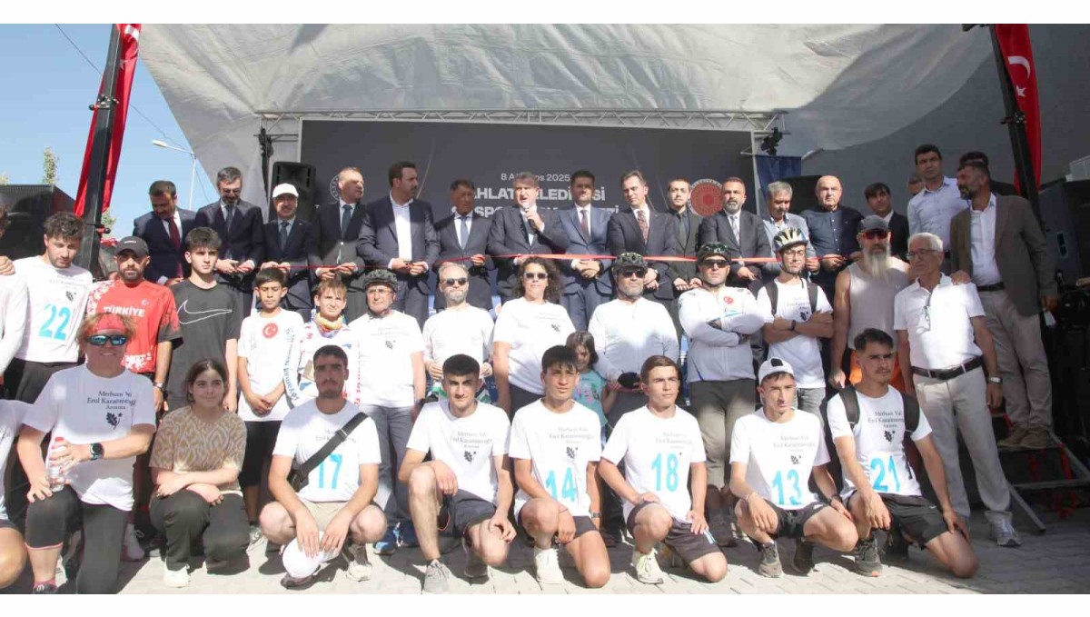 Gençlik ve Spor Bakanı Osman Aşkın Bak Bitlis'te