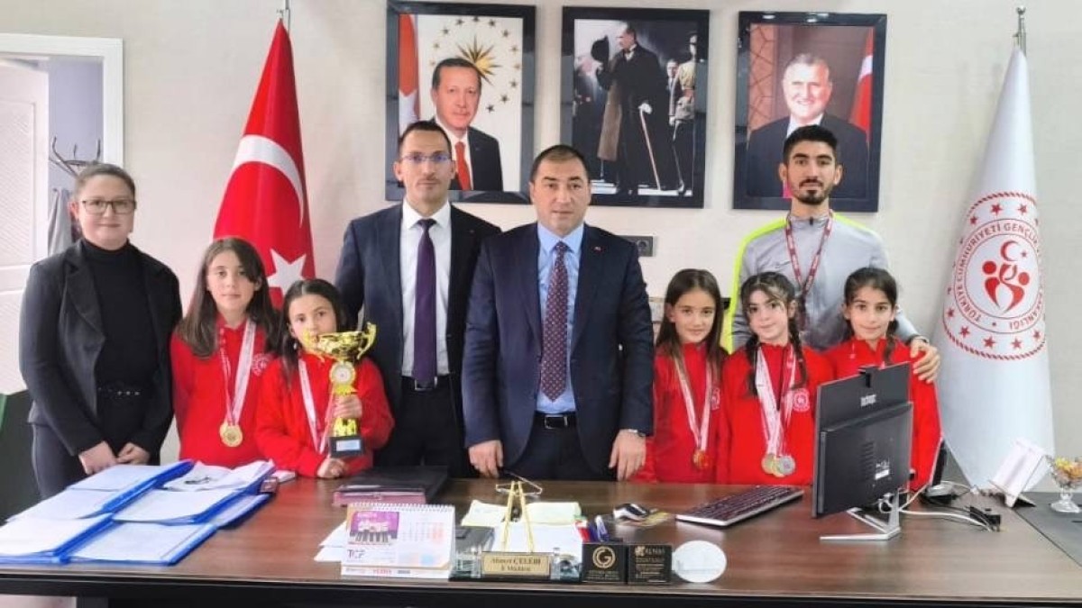 Gençlik ve Spor İl Müdürü Çelebi, başarılı öğrencileri tebrik etti