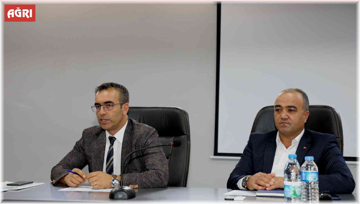 Gençlik ve Spor İl Müdürü Din, antrenörlerle bir araya geldi