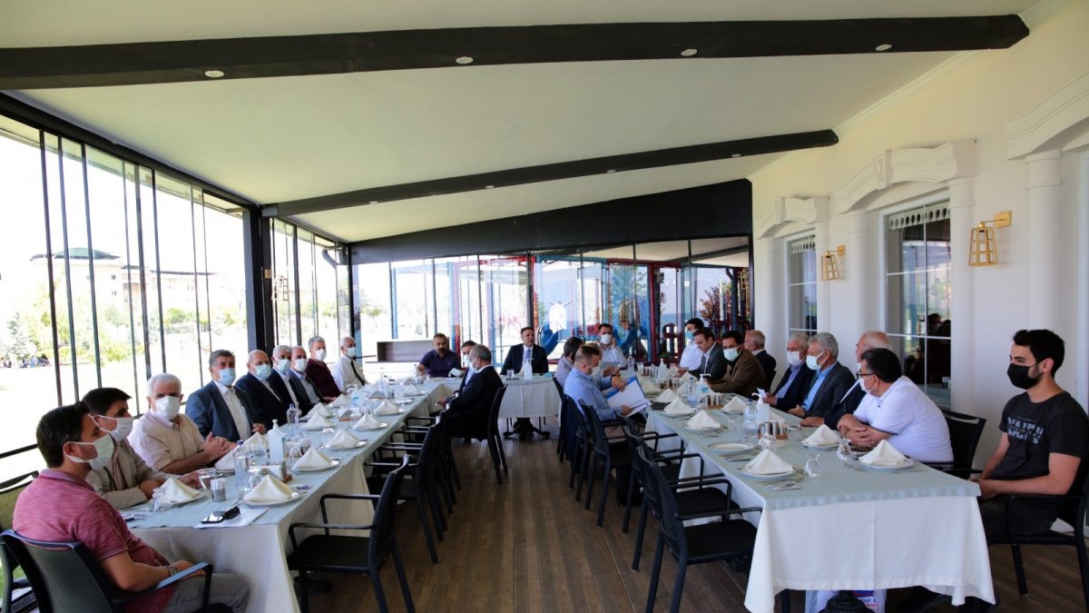 Genel Sekreter Çelikel, belediye meclis üyeleriyle bir araya geldi