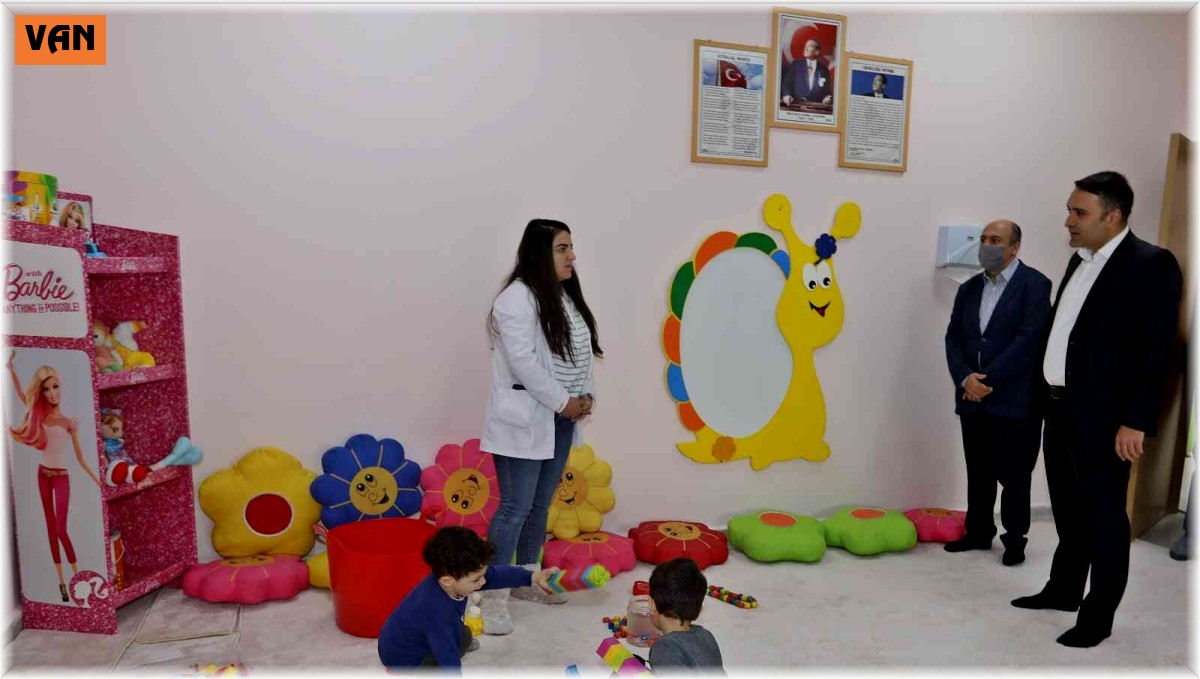 Genel Sekreter Çelikel kreş ve gündüz bakımevini gezdi
