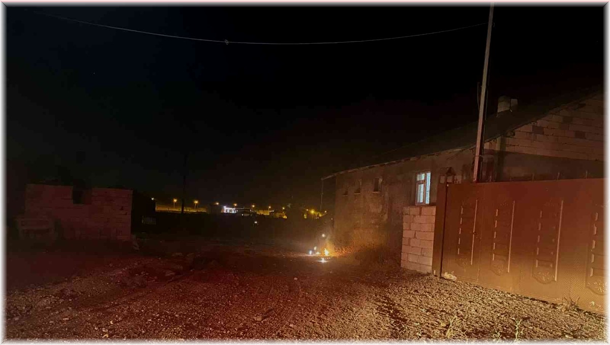 Gerilim hattında çıkan yangın mahallede paniğe neden oldu