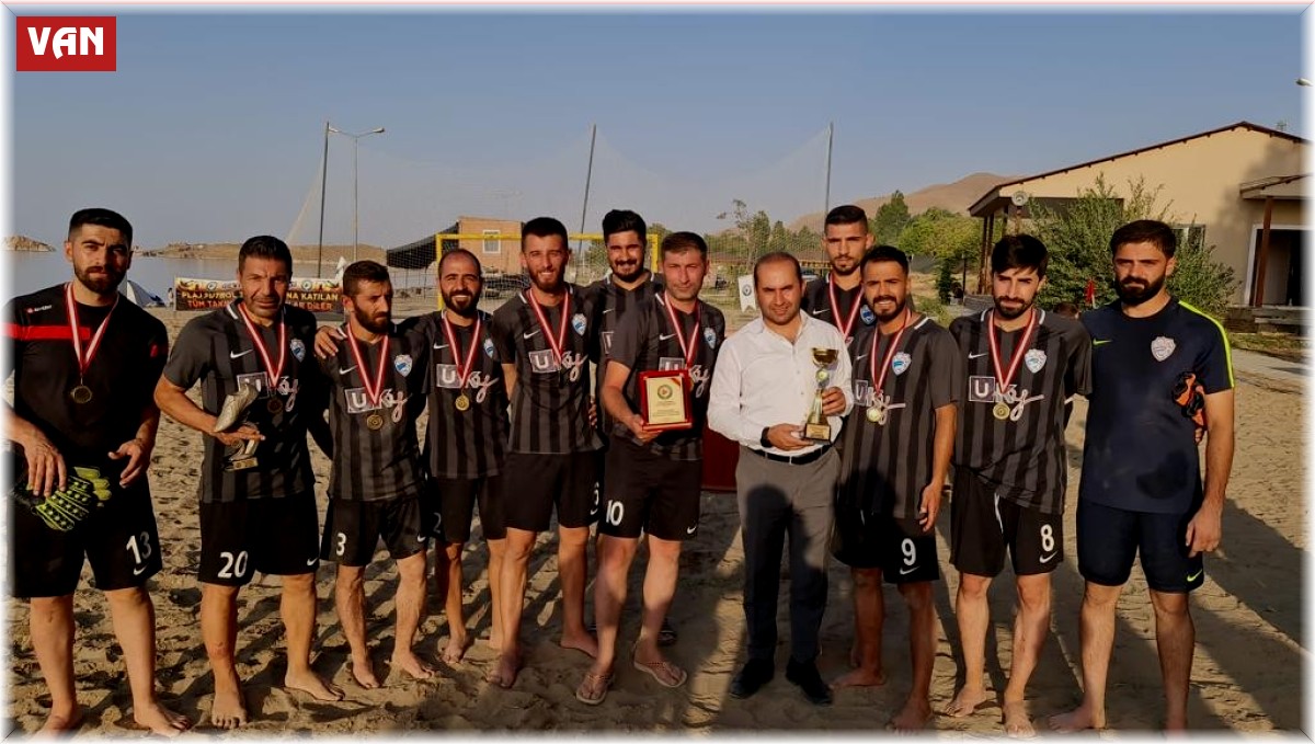 Gevaş Belediye Spor plaj futbolu şampiyonu oldu