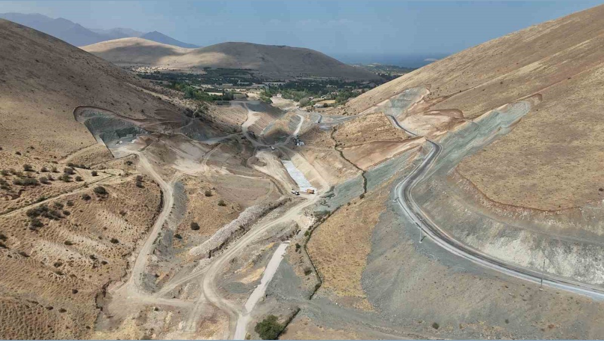 Gevaş'ta 469 hektar alan suyla buluşuyor