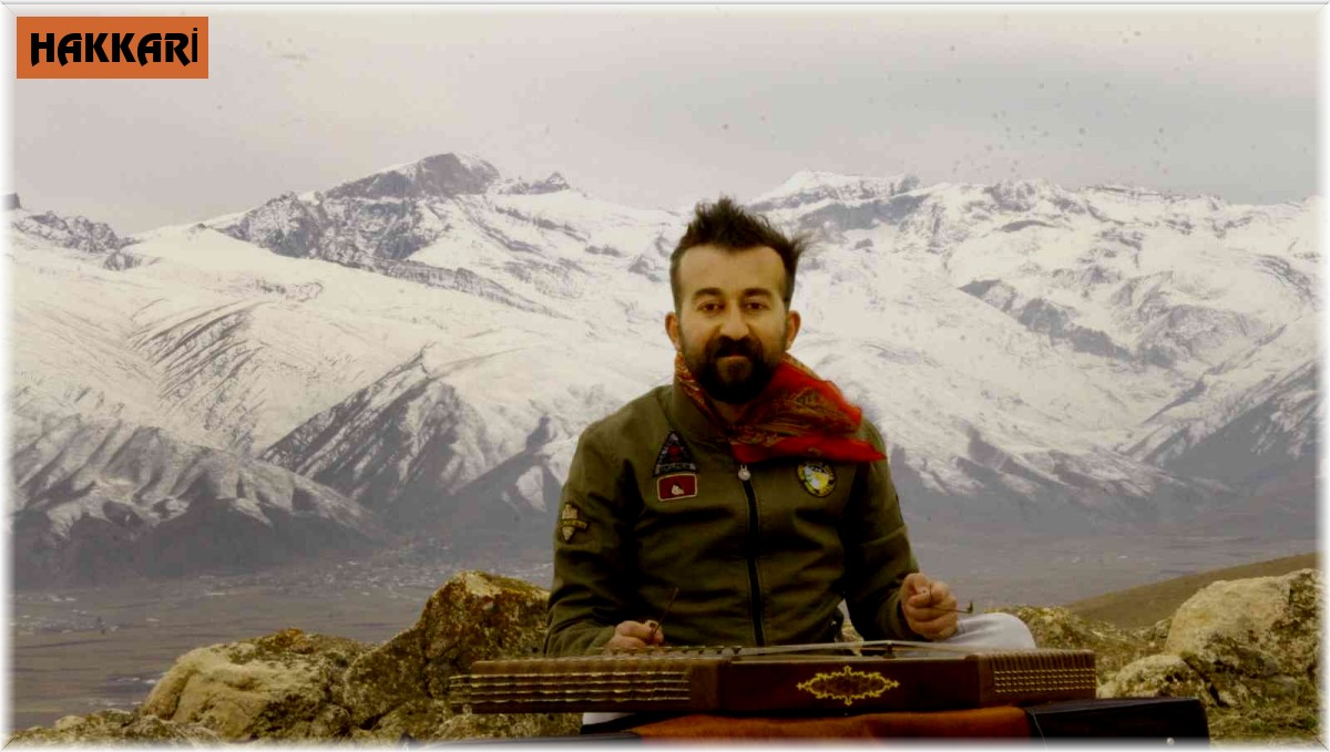 Gezgin Öğretmen Yüksekova'nın en yüksek dağlarında santur çaldı