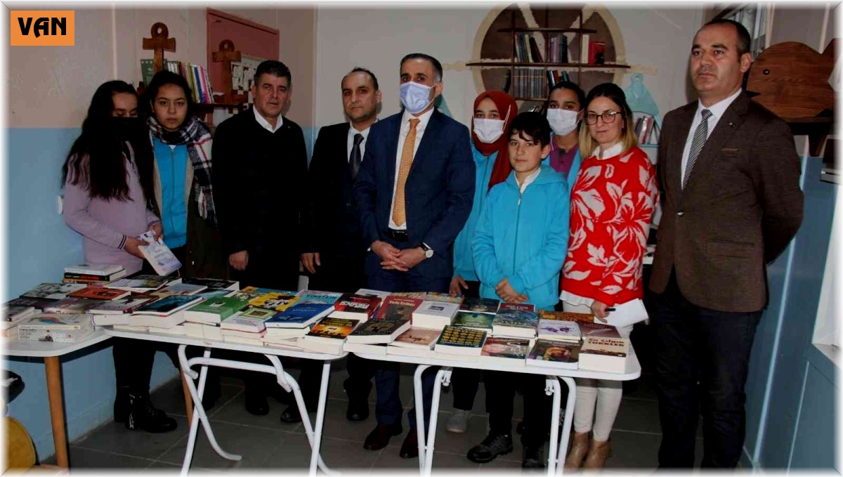 'Gezici kütüphane' çocukları kitapla buluşturuyor