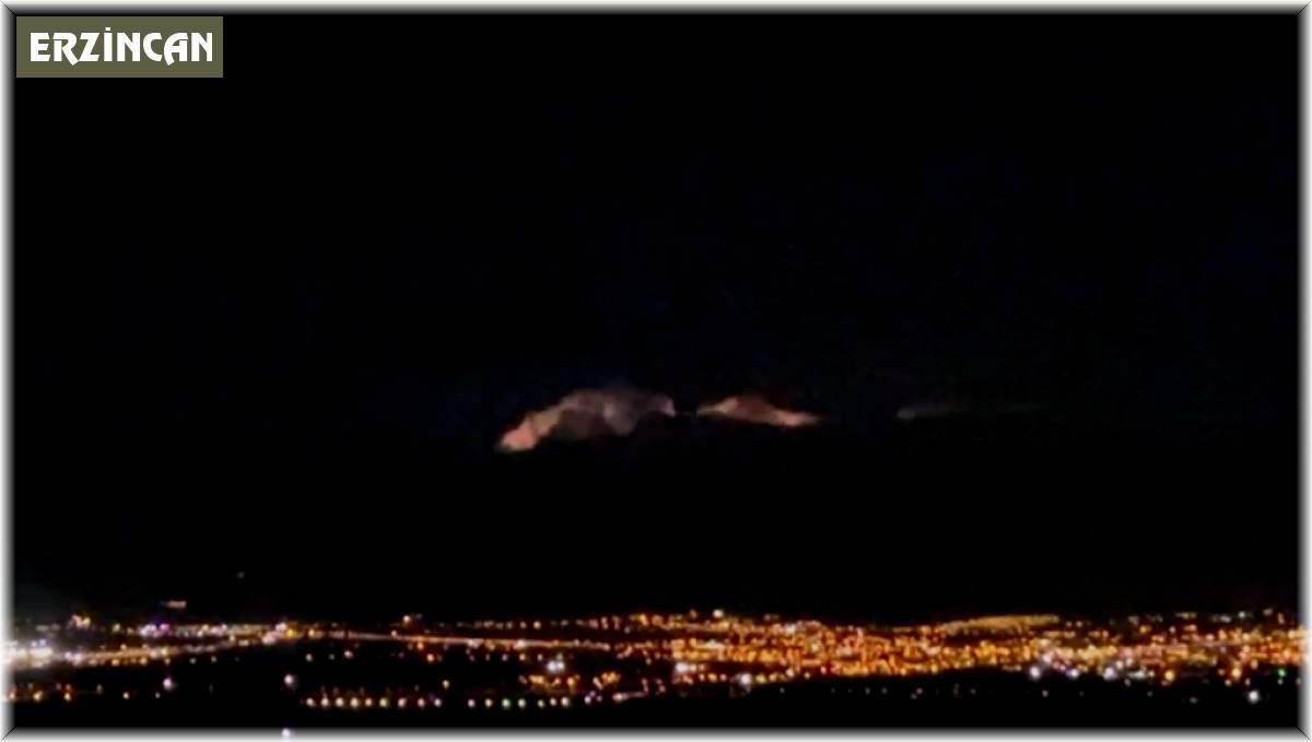 Giresun semalarında çakan şimşekler Erzincan'dan görüntülendi