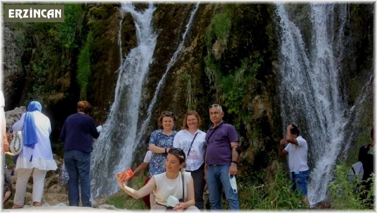 Girlevik Şelalesi bayramda da vatandaşların uğrak yeri oldu