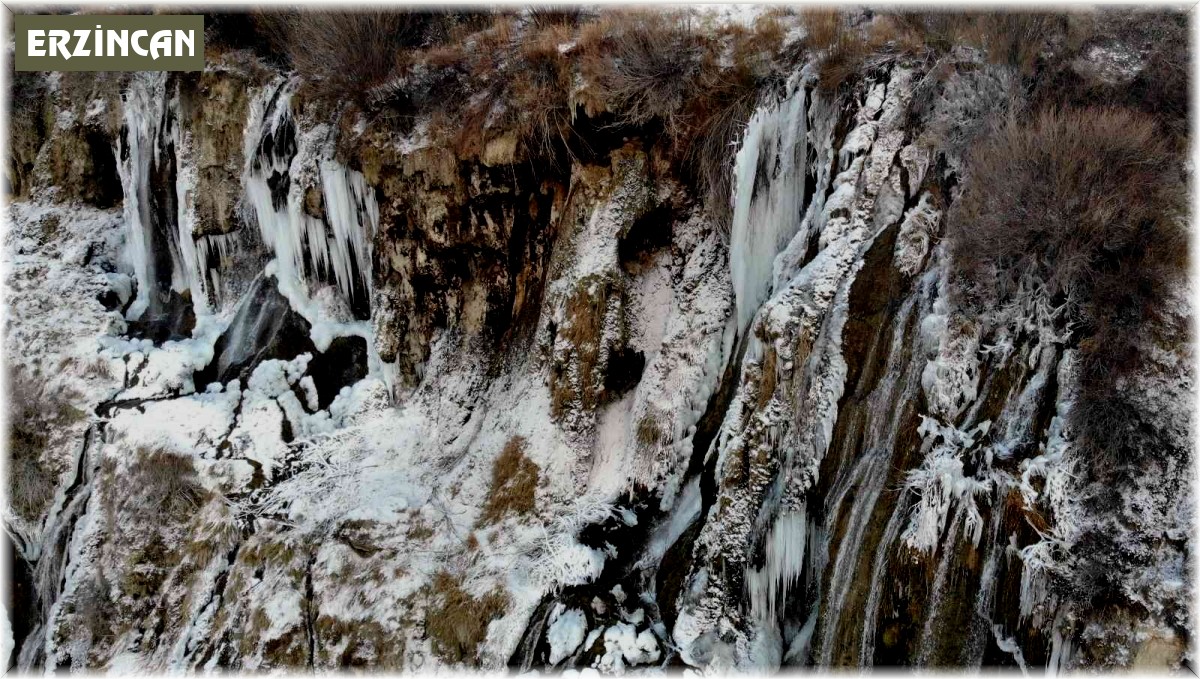 Girlevik Şelalesi dondu, görenler hayran kaldı