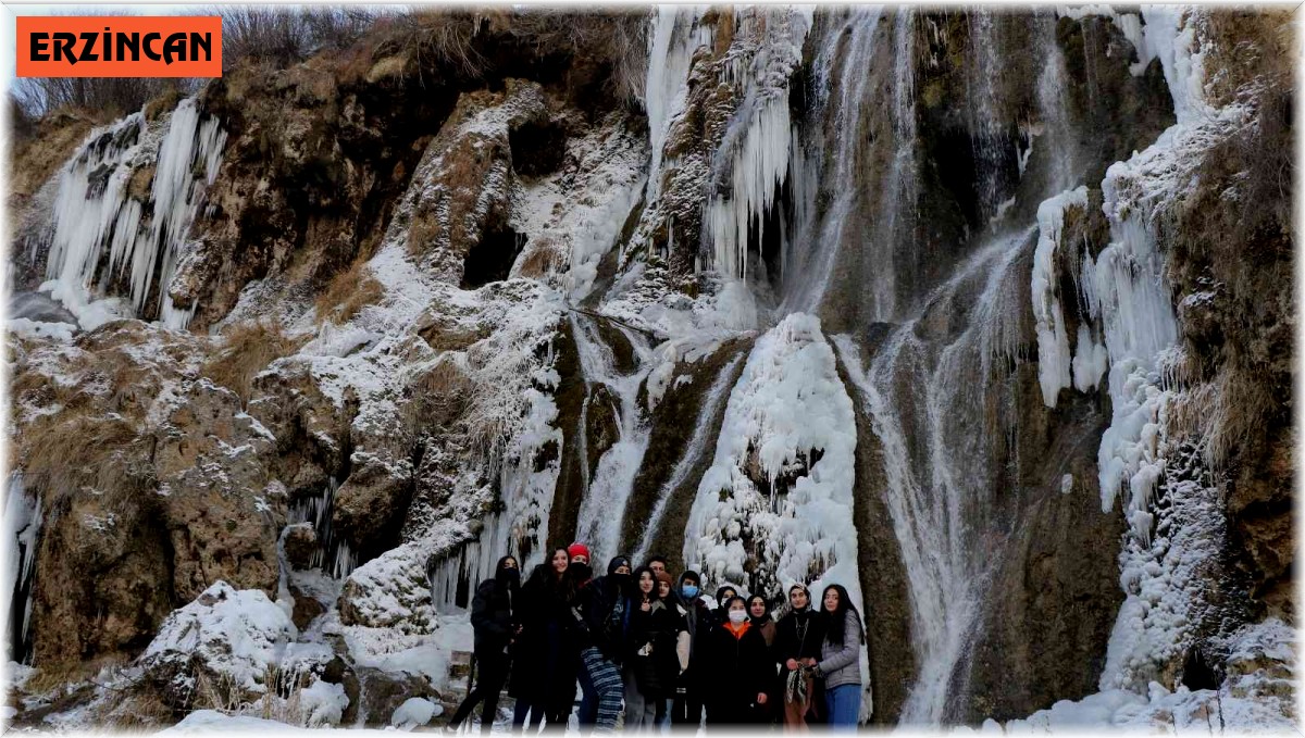 Girlevik Şelalesi dondu, görenler hayran kaldı
