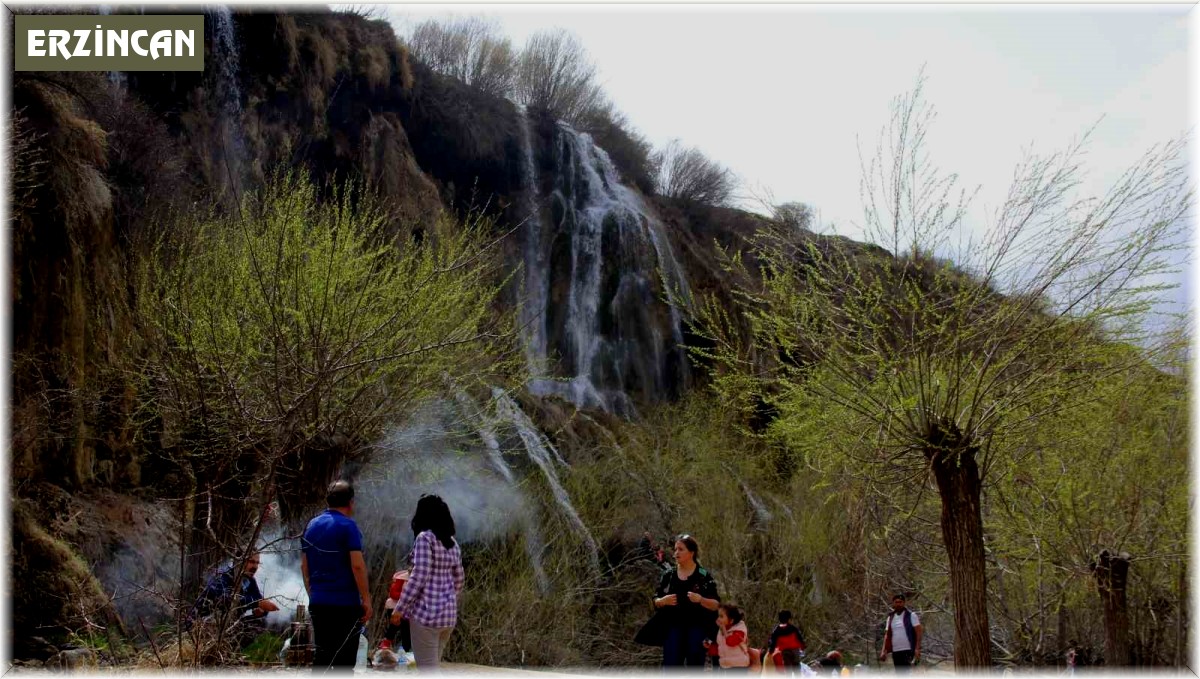 Girlevik Şelalesi'nde hafta sonu yoğunluğu
