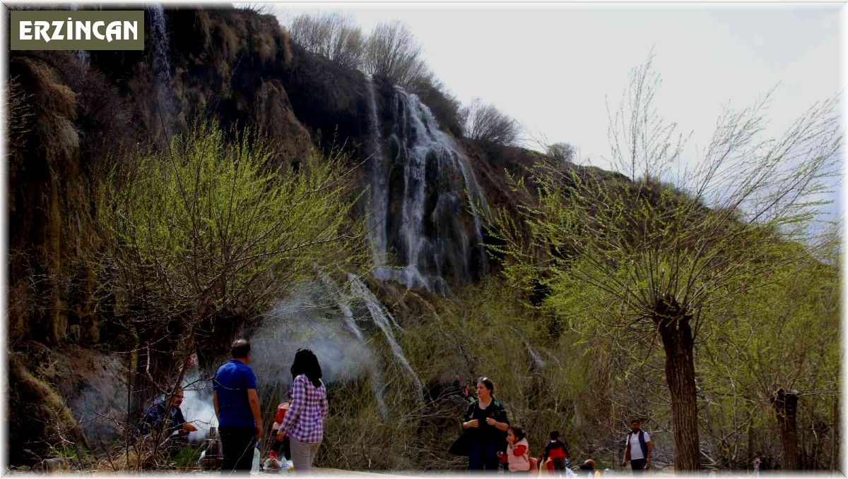 Girlevik Şelalesi'nde hafta sonu yoğunluğu