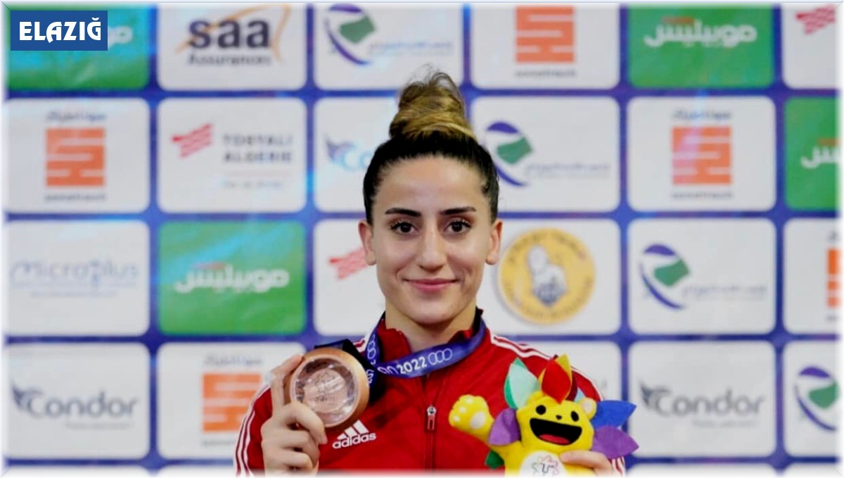 Gizem Özer, Dünya Üniversiteler Boks Şampiyonası'nda yarı finale çıktı