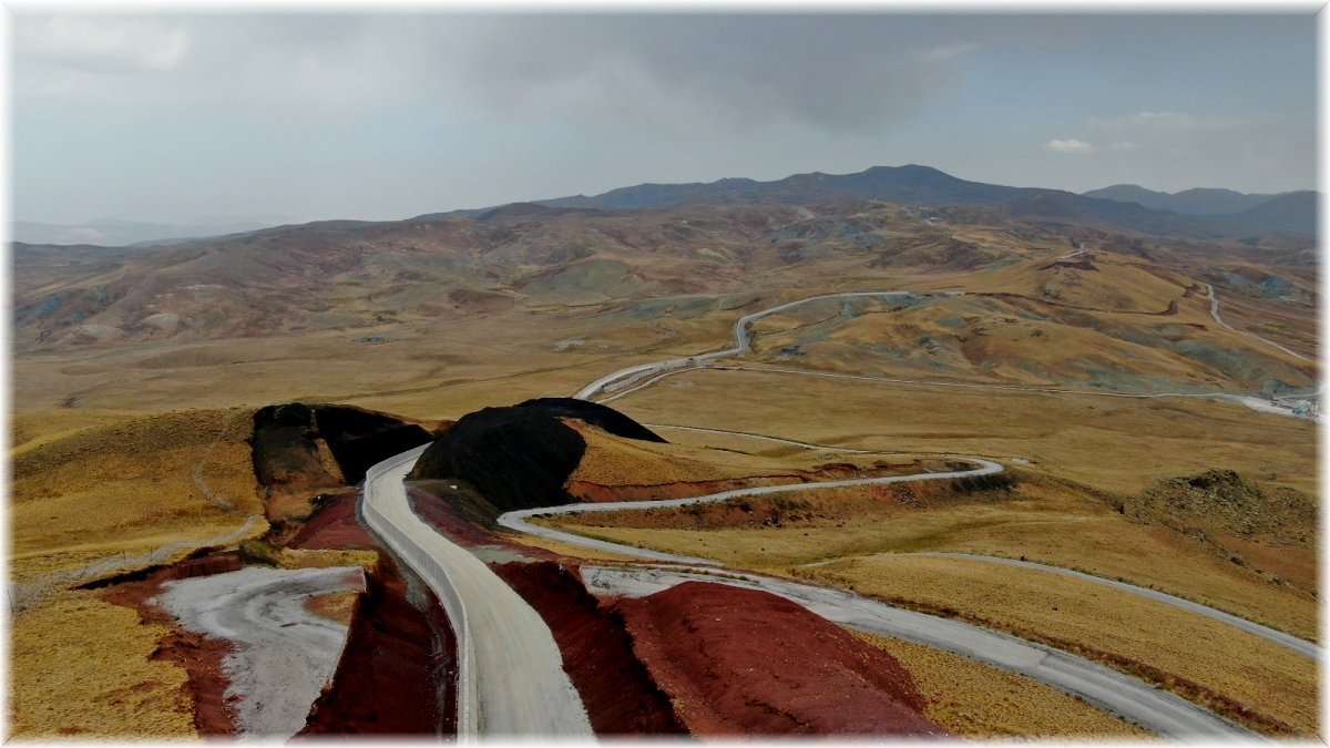 Göçmen baskısına karşı İran sınırında güvenlik tedbirleri üst seviyeye çıkarıldı