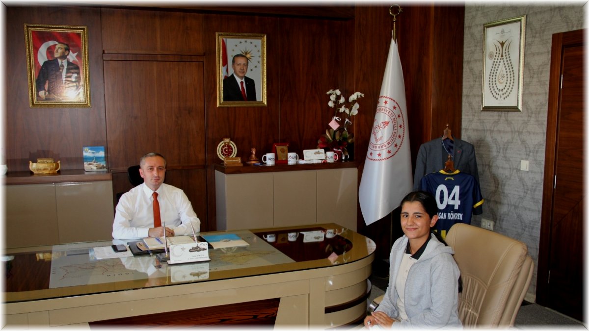 Göçük arama ve kurtarma robotu üreten öğrenci Müdür Kökrek’i ziyaret etti