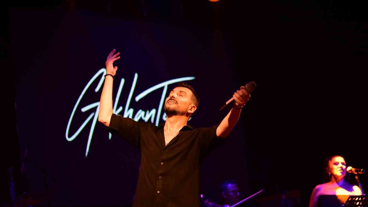 Gökhan Tepe, Ebru Gündeş'in albüm müjdesini Bursa'dan verdi