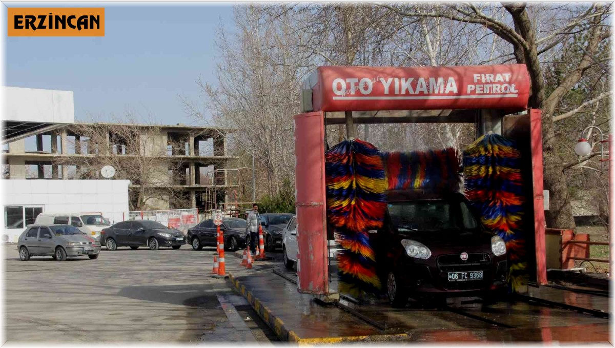 Gökten çamur yağdı oto yıkamacılarda kuyruk oluştu