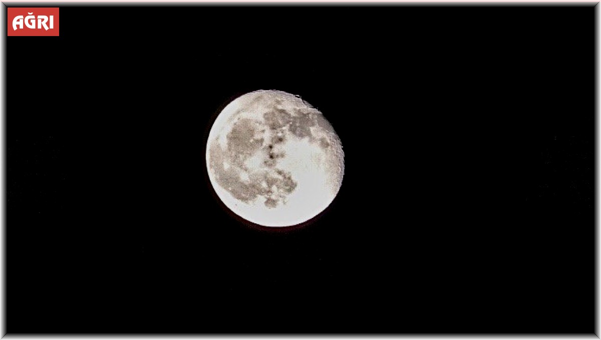 Gökyüzünde "Süper Ay" şöleni