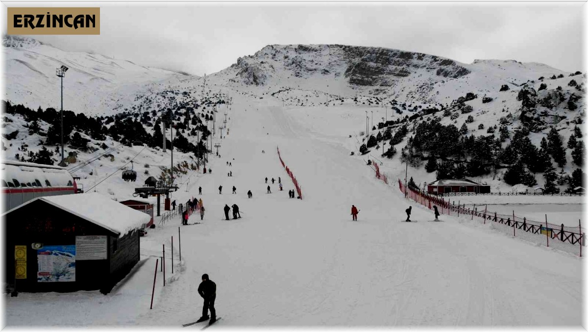 Göl manzaralı Ergan Dağı'nda kayak sezonu başladı