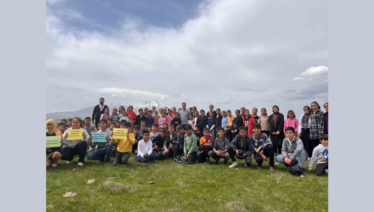 Göldüzü Köyü Ortaokulundan Arin Gölü'nde örnek temizlik etkinliği